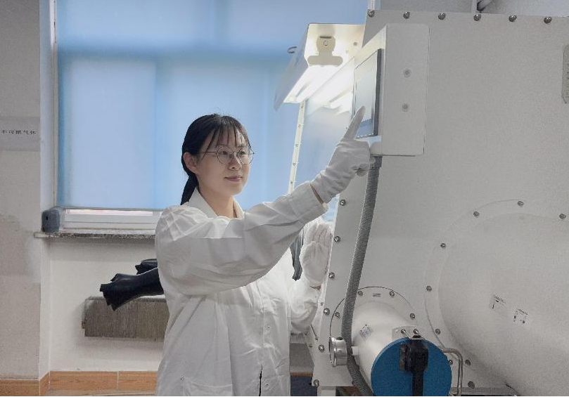 科研一线丨石爽爽：晶体生长虽慢，但每一步都通向光的未来